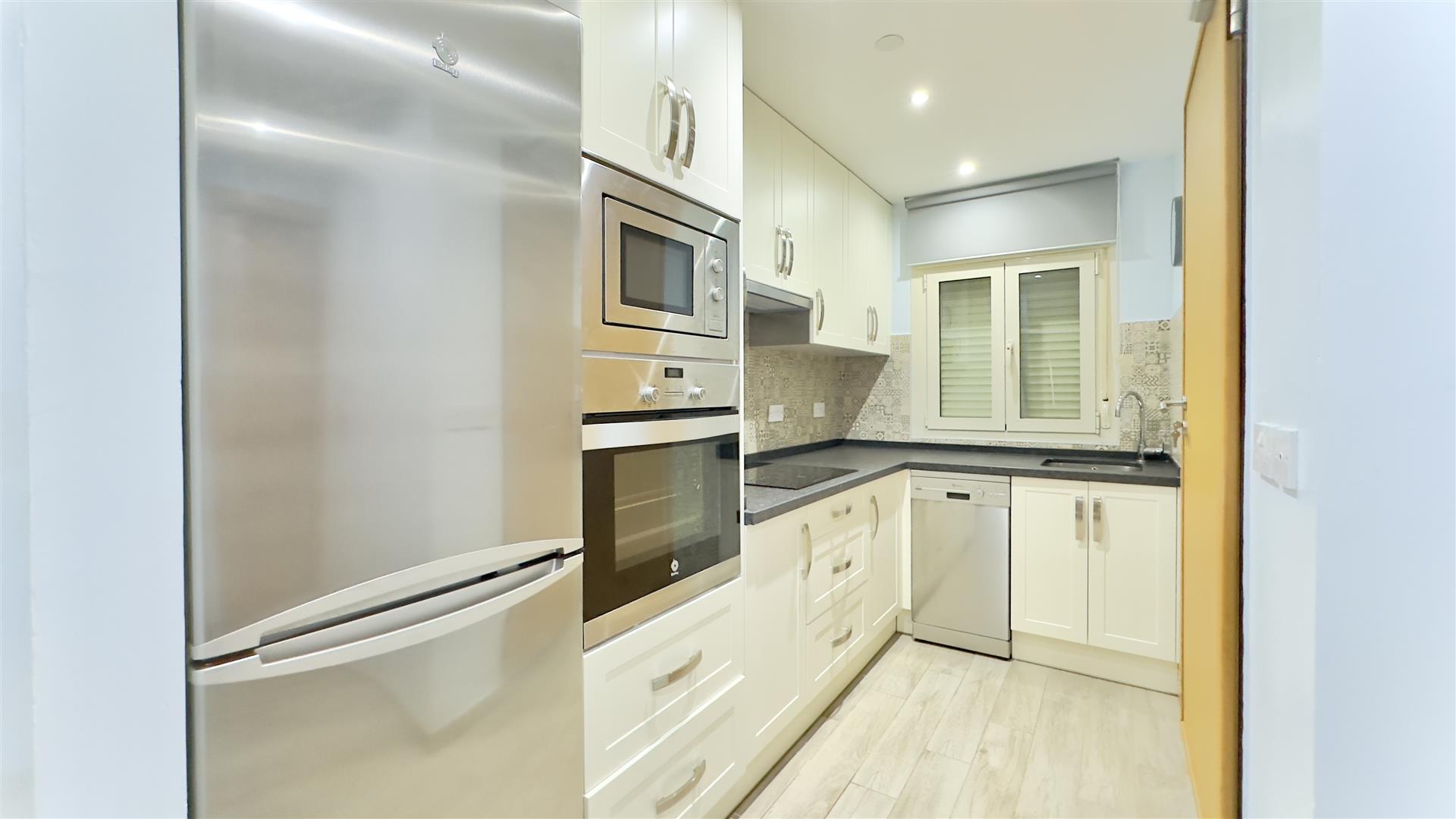Image of Apartment - 2 Bedrooms - 1 Bathrooms for Sale in Beach View Terraces-Gibraltar, Image 3